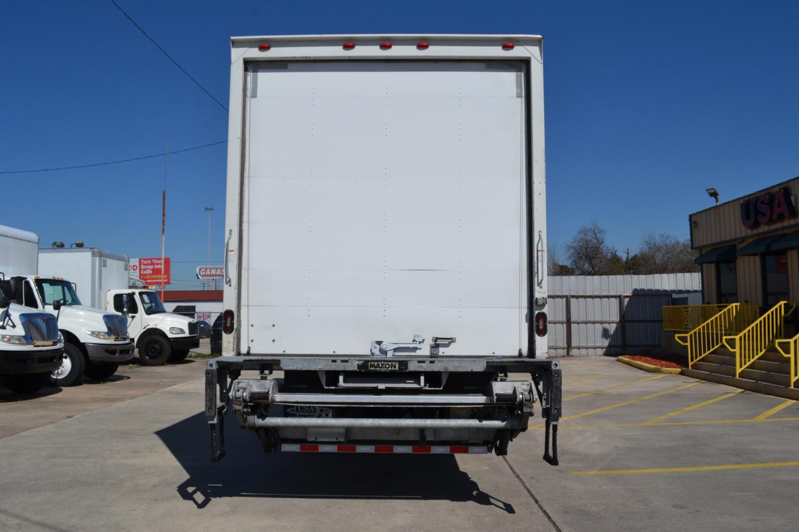 2017 WHITE /GRAY INTERNATIONAL 4300 with an CUMMINS ISB 6.7L 240HP engine, ALLISON 2500RDS AUTOMATIC transmission, located at 9172 North Fwy, Houston, TX, 77037, (713) 910-6868, 29.887470, -95.411903 - 25,999LB GVWR NON CDL, MORGAN 26FT BOX, 13'6FT CLEARANCE, HEIGHT 103" X WIDTH 102", MAXON 3,000LB ALUMINUM LIFT GATE, RAMP, AIR RIDE, 90 GALLON FUEL TANKS, POWER WINDOWS & LOCKS , E-TRACKS - Photo#5